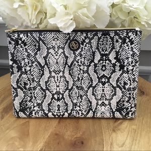Adrienne Vittadini cushioned tablet case